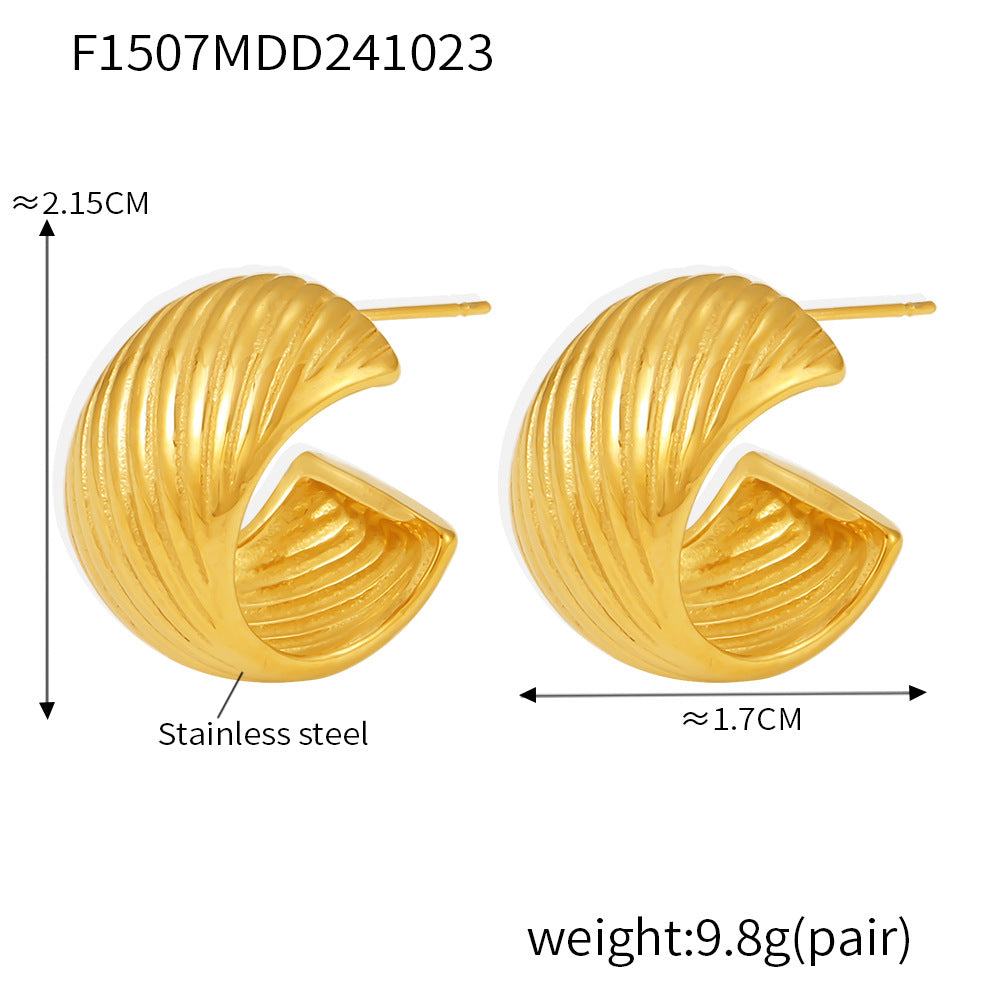 B廠-時髦C型斜紋耳環不鏽鋼鍍18k金不過敏日常通勤流行耳飾批發「F1507」24.11-1